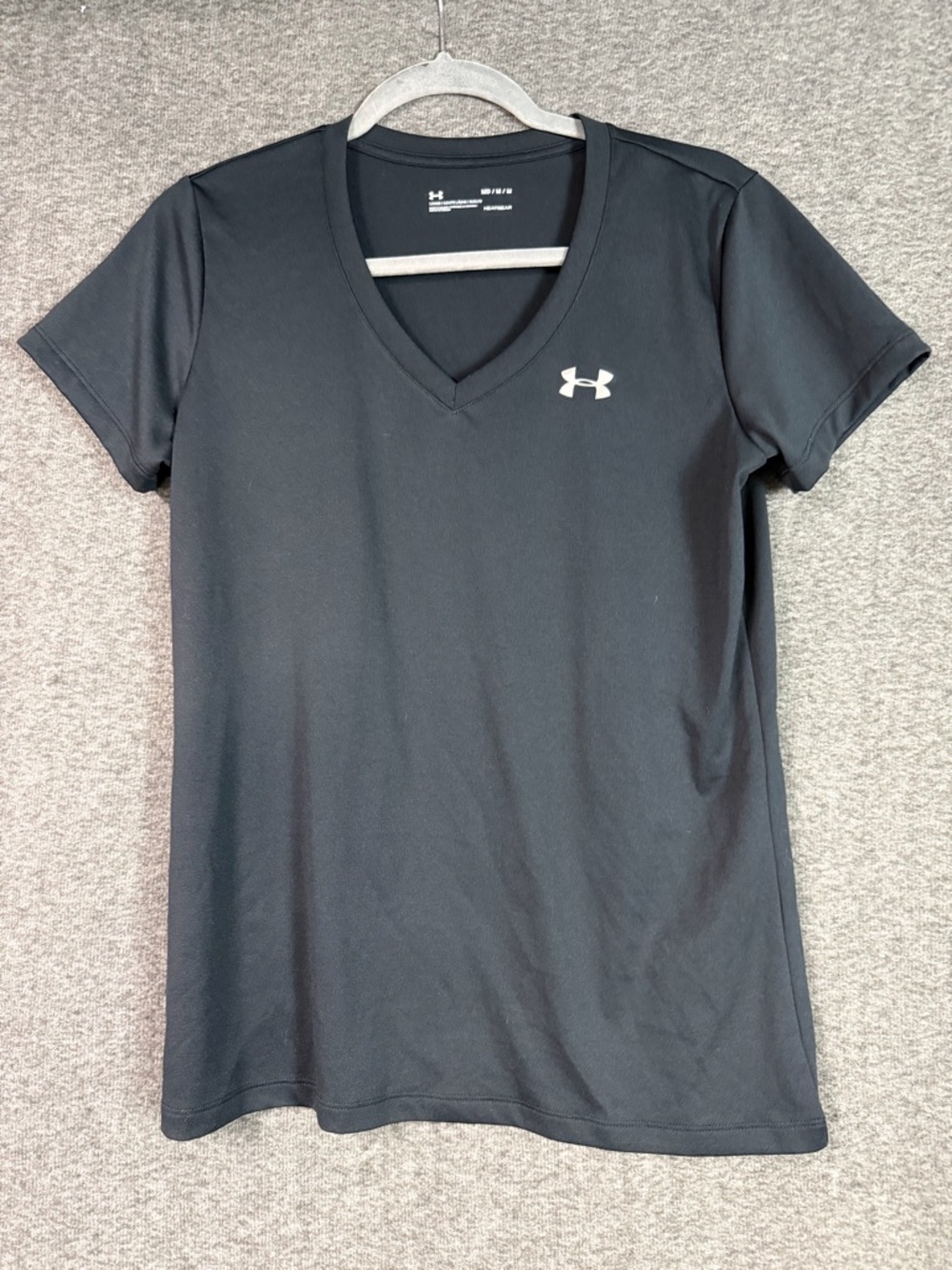 Under Armour HeatGear Black V Neck Tee Athletic Top Sz M NWOT Loose Fit T-Shirt